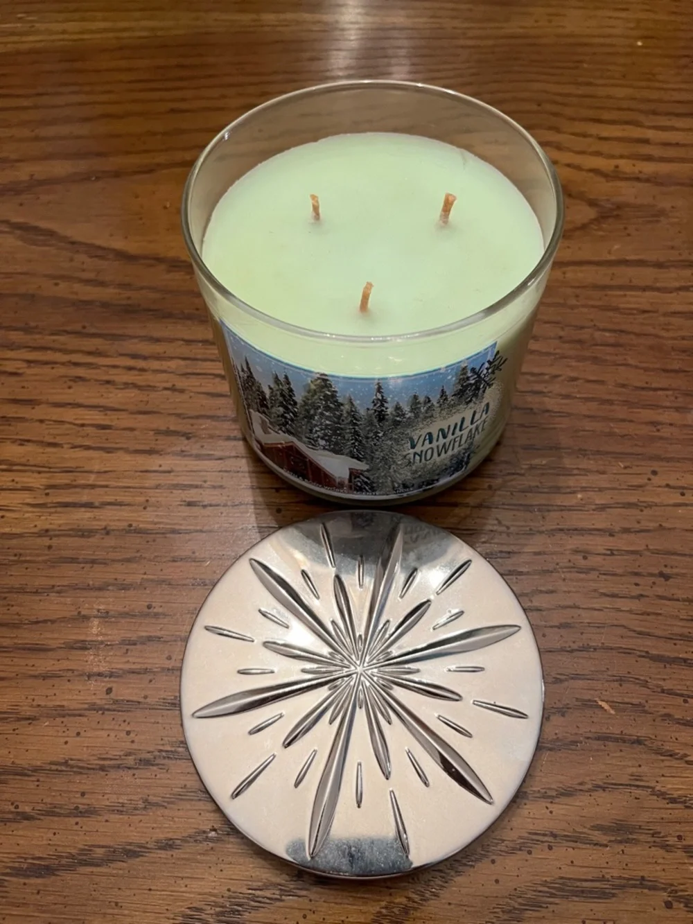 Bath & Body Works Vanilla Snowflake Three Wick Candle, NWT‎